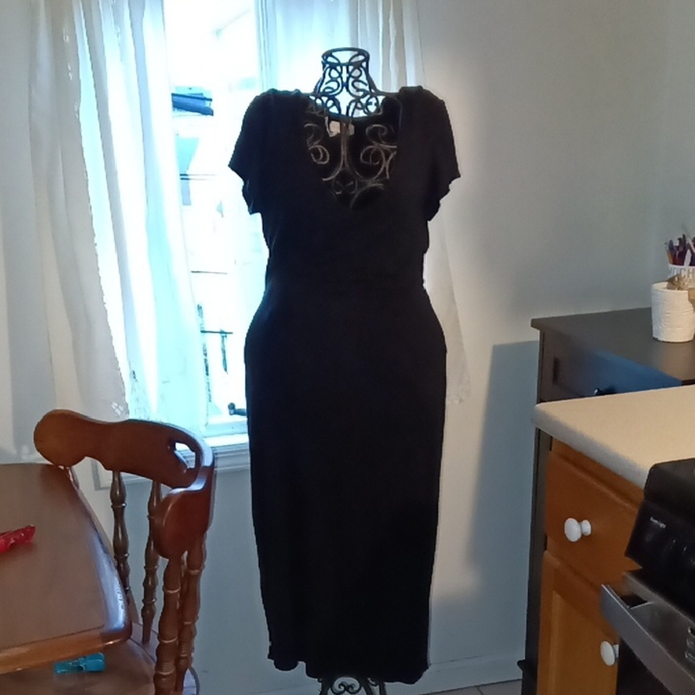 See You Monday Black V-Neck Short Sleeve Midi Dress